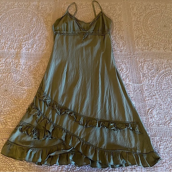 Dresses & Skirts - Vintage bohemian green sleeveless midi ruffle dress